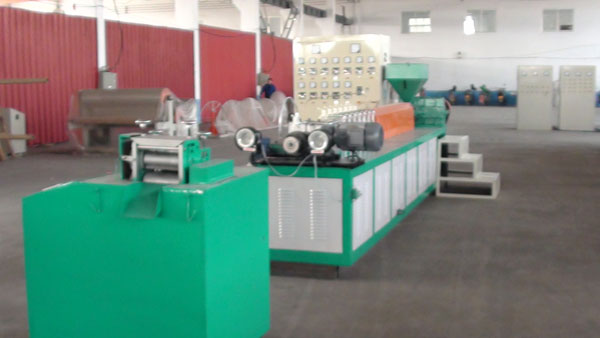 中國福昌網套機，蔬菜的網套機，發泡布機，蛋托機,珍珠棉機