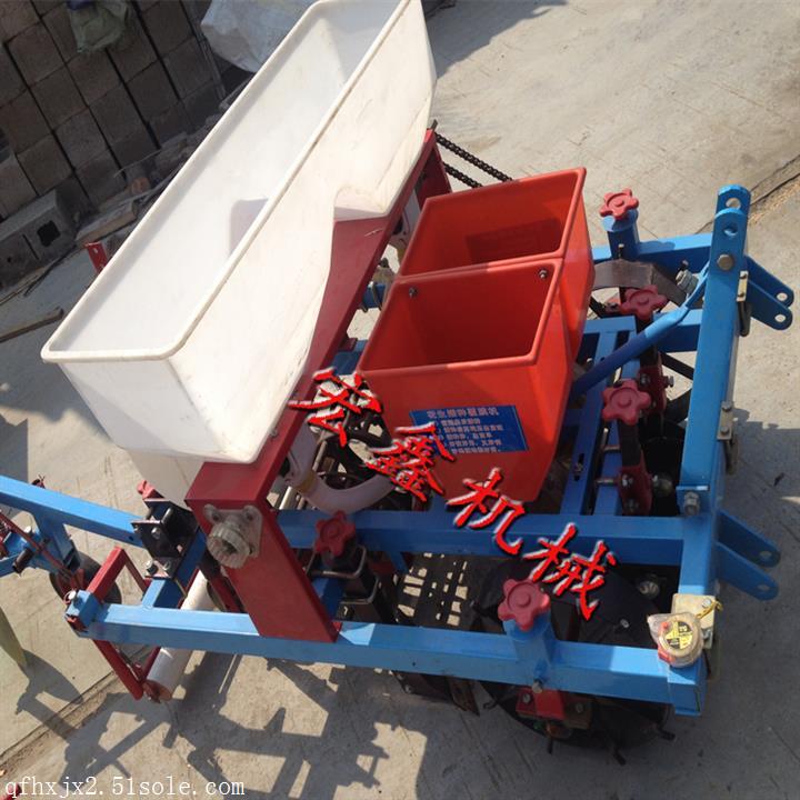 玉米全自動覆膜機 土默特右旗播種覆膜機 手扶帶動播種覆膜機