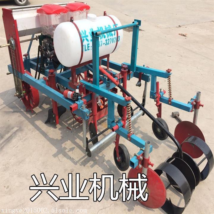 農(nóng)業(yè)種植覆膜機 多功能播種機 噴藥玉米覆膜機
