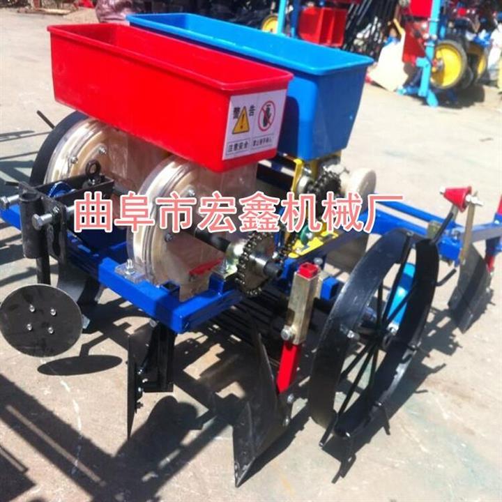 拖拉機(jī)帶動(dòng)覆膜機(jī)? 玉米大豆播種機(jī) 噴藥覆膜機(jī)
